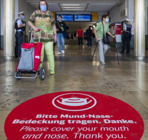 Bietigheim-Bissingen, Coronapandemie: Maskenkontrolle am Bahnhof
