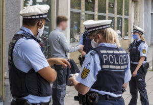 Bietigheim-Bissingen, Coronapandemie: Maskenkontrolle am Bahnhof