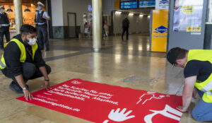 Bietigheim-Bissingen, Coronapandemie: Maskenkontrolle am Bahnhof