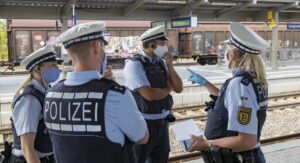 Bietigheim-Bissingen, Coronapandemie: Maskenkontrolle am Bahnhof