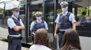 Bietigheim-Bissingen, Coronapandemie: Maskenkontrolle am Bahnhof
