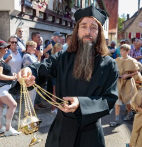 Besigheim: Winzerfest, Festumzug durch die mittelalterliche Stadt