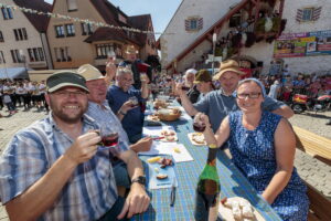 Besigheim: Winzerfest, Festumzug durch die mittelalterliche Stadt