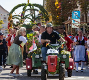 Besigheim: Winzerfest, Festumzug durch die mittelalterliche Stadt