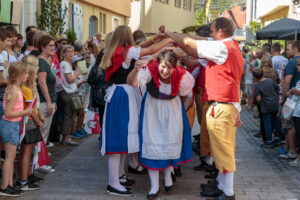 Besigheim: Winzerfest, Festumzug durch die mittelalterliche Stadt