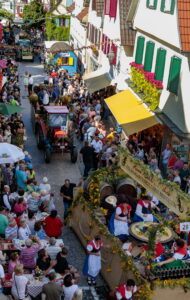 Besigheim: Winzerfest, Festumzug durch die mittelalterliche Stadt