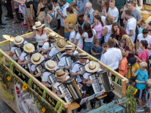 Besigheim: Winzerfest, Festumzug durch die mittelalterliche Stadt