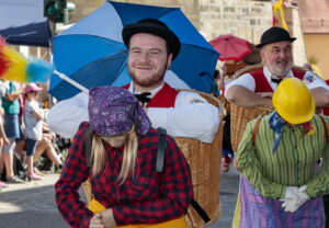 Besigheim: Winzerfest, Festumzug durch die mittelalterliche Stadt